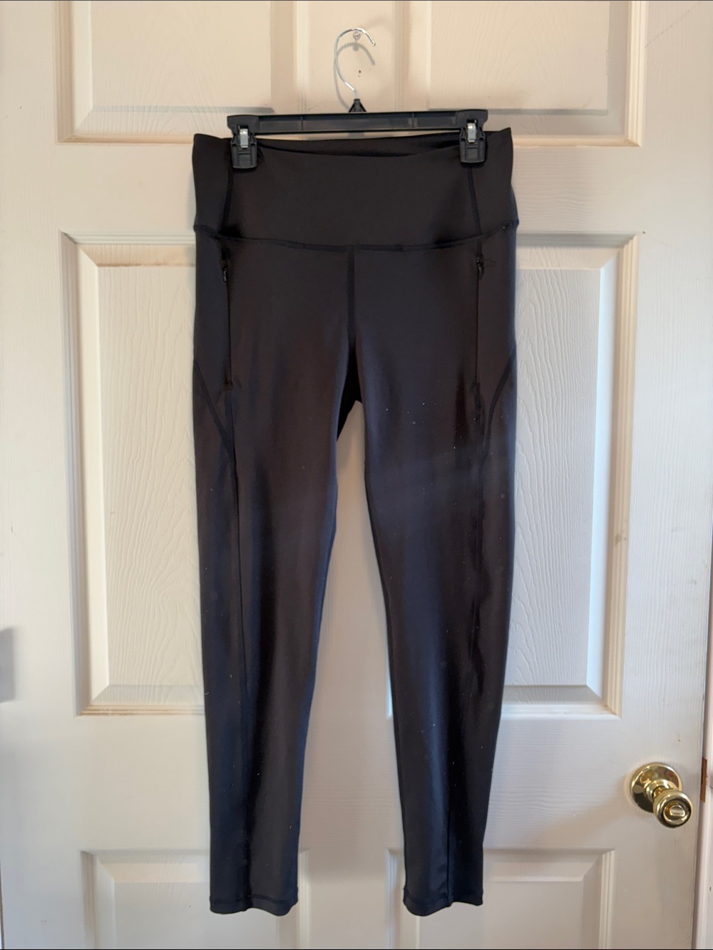 High-Waist Black Active Leggings with Side Pockets